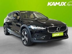 Svart Begagnad 2021 Volvo V60 CC Momentum Kombi | 319 800 kr