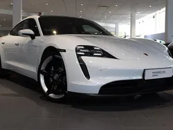 Vit Begagnad 2022 Porsche Taycan 4S Sedan | 850 000 kr