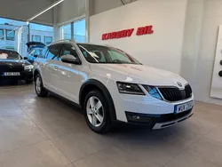 Vit Begagnad 2019 Skoda Octavia Scout Kombi | 238 900 kr