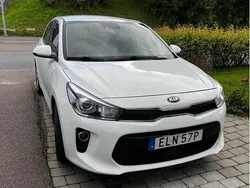 Vit Begagnad 2019 Kia Rio Halvkombi | 119 000 kr (Marknadspris)
