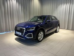 Navarrablå metallic Begagnad 2024 Audi Q2 Advanced Plus SUV | 299 900 kr (Marknadspris)