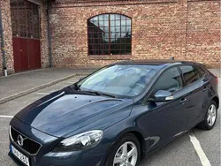 Blå Begagnad 2017 Volvo V40 Kinetic Kombi | 152 000 kr (Marknadspris)