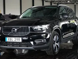 Svart Begagnad 2021 Volvo XC40 Momentum SUV | 294 500 kr (Superpris)