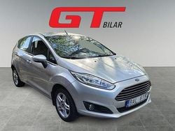 Grå Begagnad 2013 Ford Fiesta Titanium Halvkombi | 39 900 kr (Marknadspris)