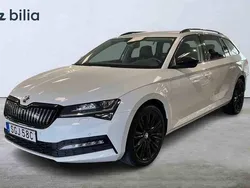 Vit Begagnad 2022 Skoda Superb Kombi | 319 900 kr (Marknadspris)