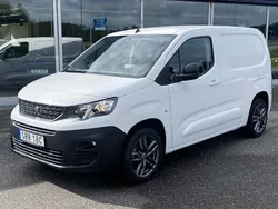 Vit Begagnad 2021 Peugeot Partner Minibuss | 249 000 kr