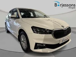 Vit Ny 2025 Skoda Fabia Selection Halvkombi | 219 900 kr (Marknadspris)