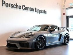 Grå Ny 2025 Porsche 718 Cayman GT4 Sportkupé | 2 045 600 kr (Marknadspris)