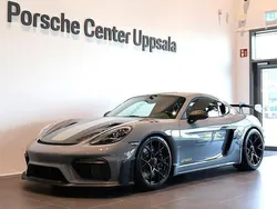 Grå Ny 2025 Porsche 718 Cayman GT4 Sportkupé | 2 045 600 kr (Marknadspris)