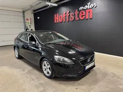 Svart Begagnad 2015 Volvo V40 Momentum Kombi | 114 900 kr (Marknadspris)
