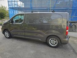 Grå Begagnad 2023 Peugeot e-Expert Van | 285 000 kr