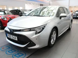 Silver Begagnad 2021 Toyota Corolla Hybrid Kombi | 184 900 kr (Marknadspris)