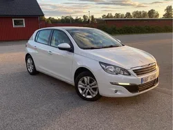 Vit Begagnad 2013 Peugeot 308 Active Halvkombi | 68 000 kr (Marknadspris)