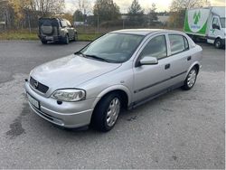 Grå Begagnad 2001 Opel Astra Halvkombi | 30 000 kr (Dyr)
