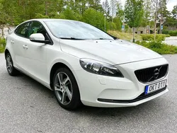 Vit Begagnad 2017 Volvo V40 Kombi | 169 000 kr (Marknadspris)