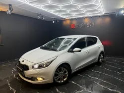 Vit Begagnad 2013 Kia Ceed Comfort Halvkombi | 93 000 kr (Bra pris)