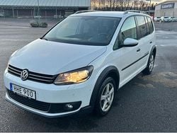 Vit Begagnad 2015 VW Touran Cross Minibuss | 118 000 kr (Superpris)