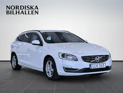 Vit Begagnad 2016 Volvo V60 Momentum Kombi | 134 795 kr (Marknadspris)
