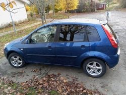 Blå Begagnad 2008 Ford Fiesta Halvkombi | 27 000 kr (Lite dyr)
