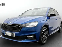 Blå (race blue metallic) Begagnad 2023 Skoda Fabia Monte Carlo Halvkombi | 224 900 kr (Marknadspris)