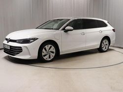 Vit Begagnad 2024 VW Passat Business Kombi | 459 800 kr