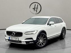 Vit Begagnad 2019 Volvo V90 CC Momentum Kombi | 259 900 kr (Marknadspris)