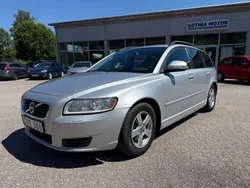 Ljusgrå (grå metallic) Begagnad 2011 Volvo V50 Kombi | 86 900 kr (Lite dyr)