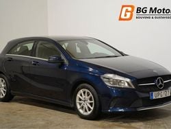 Mörkblå Begagnad 2017 Mercedes A180 Halvkombi | 144 700 kr (Bra pris)