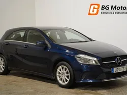 Mörkblå Begagnad 2017 Mercedes A180 Halvkombi | 144 700 kr (Bra pris)