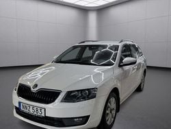 Vit Begagnad 2015 Skoda Octavia Ambition Kombi | 132 500 kr (Lite dyr)