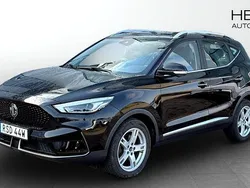 Svart (black) Begagnad 2022 MG ZS Luxury Sedan | 249 900 kr (Bra pris)