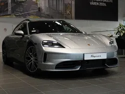 Silver Ny 2025 Porsche Taycan Sport Turismo Sedan | 1 496 100 kr (Marknadspris)