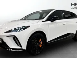 Vit (white) Begagnad 2023 MG MG4 EV Halvkombi | 339 900 kr (Marknadspris)