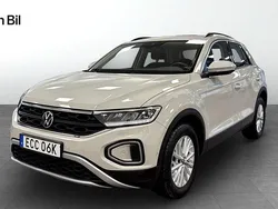 Grå Begagnad 2022 VW T-Roc Life SUV | 254 900 kr (Marknadspris)