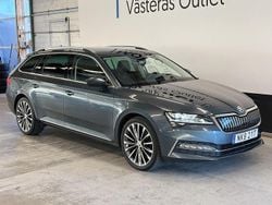 Grå (quartz grey metallic) Begagnad 2021 Skoda Superb LAURIN & KLEMENT Kombi | 249 900 kr (Marknadspris)