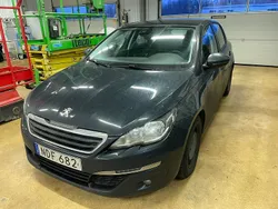 Mörkgrå (grå metallic) Begagnad 2016 Peugeot 308 Active Halvkombi | 89 000 kr (Marknadspris)