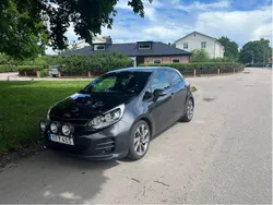 Grå Begagnad 2016 Kia Rio Halvkombi | 95 000 kr (Marknadspris)