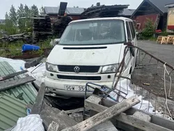 Vit Begagnad 2001 VW Caravelle Minibuss | 10 000 kr