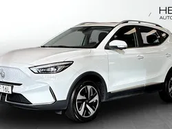Vit (white) Begagnad 2023 MG ZS Luxury Sedan | 269 900 kr (Marknadspris)