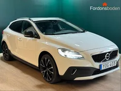 Vit Begagnad 2017 Volvo V40 CC Momentum Kombi | 159 800 kr (Marknadspris)