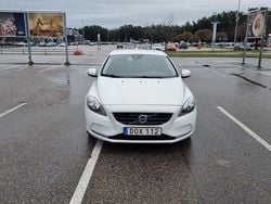 Vit Begagnad 2015 Volvo V40 Halvkombi | 93 000 kr (Marknadspris)
