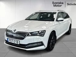 Vit Begagnad 2020 Skoda Superb Business Line Kombi | 279 200 kr (Marknadspris)