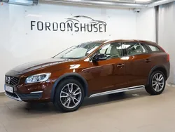 Brun Begagnad 2016 Volvo V60 CC Summum Kombi | 219 000 kr (Bra pris)