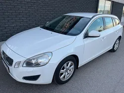 Vit Begagnad 2013 Volvo V60 Momentum Kombi | 79 900 kr (Marknadspris)