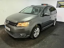 Mörkgrå (grå) Begagnad 2015 VW Touran Minibuss | 99 000 kr (Superpris)