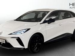 Vit (white) Begagnad 2023 MG MG4 EV Halvkombi | 259 900 kr (Marknadspris)