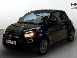 Svart (black) Begagnad 2022 Fiat 500e Halvkombi | 169 900 kr (Marknadspris)