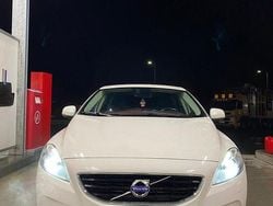 Vit Begagnad 2015 Volvo V40 Kombi | 99 000 kr (Bra pris)