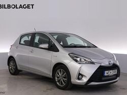 Silver Begagnad 2019 Toyota Yaris Hybrid Active Halvkombi | 149 800 kr (Bra pris)