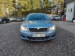 Ljusgrå Begagnad 2010 Skoda Octavia Ambiente Kombi | 51 900 kr (Marknadspris)